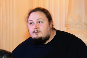         300 