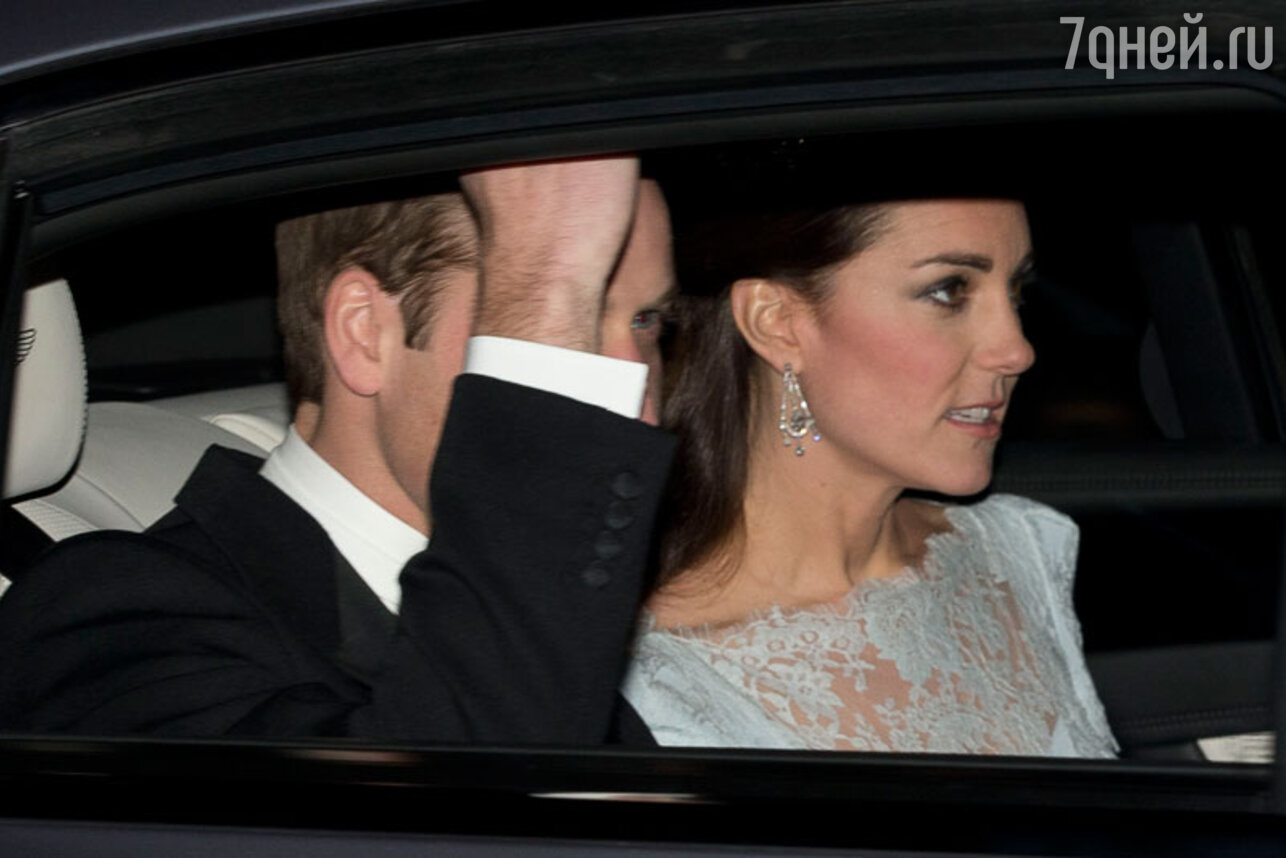 Кейт Миддлтон (Kate Middleton) и принц Уильям направляются в Букингемский дворец на ежегодный дипломатический прием Елизаветы Второй (Elizabeth II)