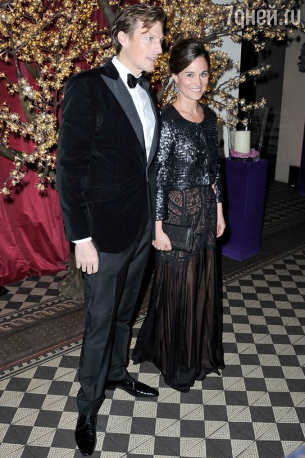 Пиппа Миддлтон в платье от Temperley London и жакете от ProjectD c Нико Джексоном на вечере Sugarplum Ball 2013