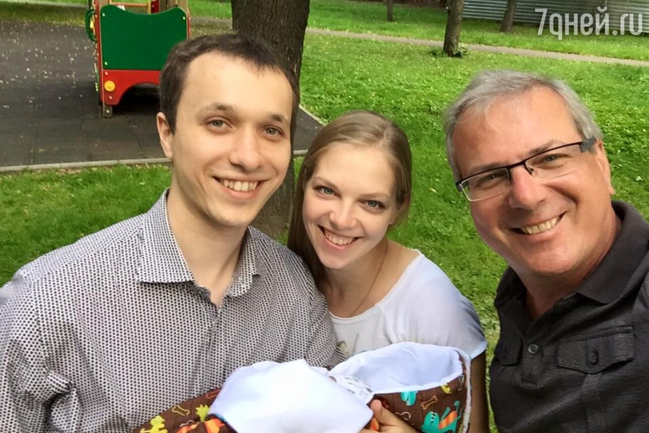 Алексей Лысенков с дочерью Анастасией, внуком Тимофеем и зятем Алексеем