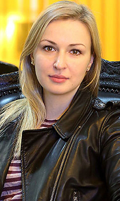 Eng semiz qizlar erkaklarning yuzlarida otirishadi Novoshaxtinskda intim tanishuv