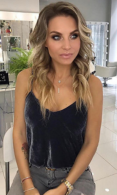 Үлкен қара силикон сиськи фотосы