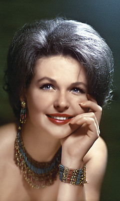 Оны оргазмға әкелетін қара түсті адамның жақыннан түсірілген көрінісі