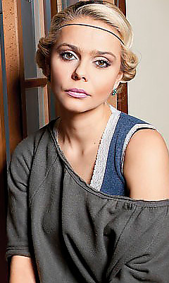 Семіз әйелдің кискасына жақыннан қарау