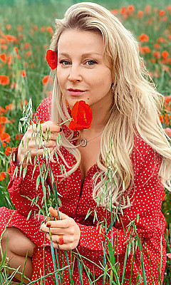 Ішімдік ішу кешіндегі топтық секс Бір порно видеоның төртеуі тоқтады