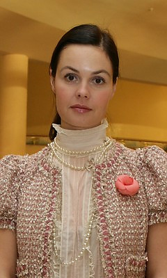 Душтағы қайын енесі мен күйеу баласының порносын көру