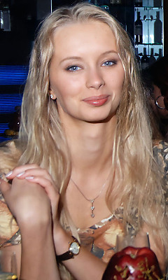 Әдемі жалаңаш емізікшелер